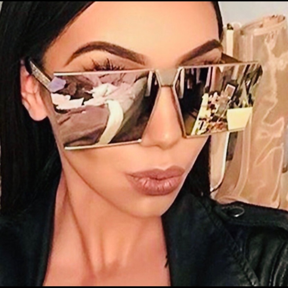 “Mirror mirror on the wall” sunglasses